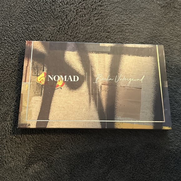 4 Eyeshadow palettes and MAC highlighter palette - Picture 11 of 16